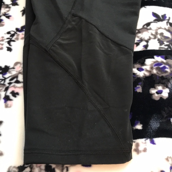 Victoria’s Secret Sport Knockout Capri - Picture 2 of 2